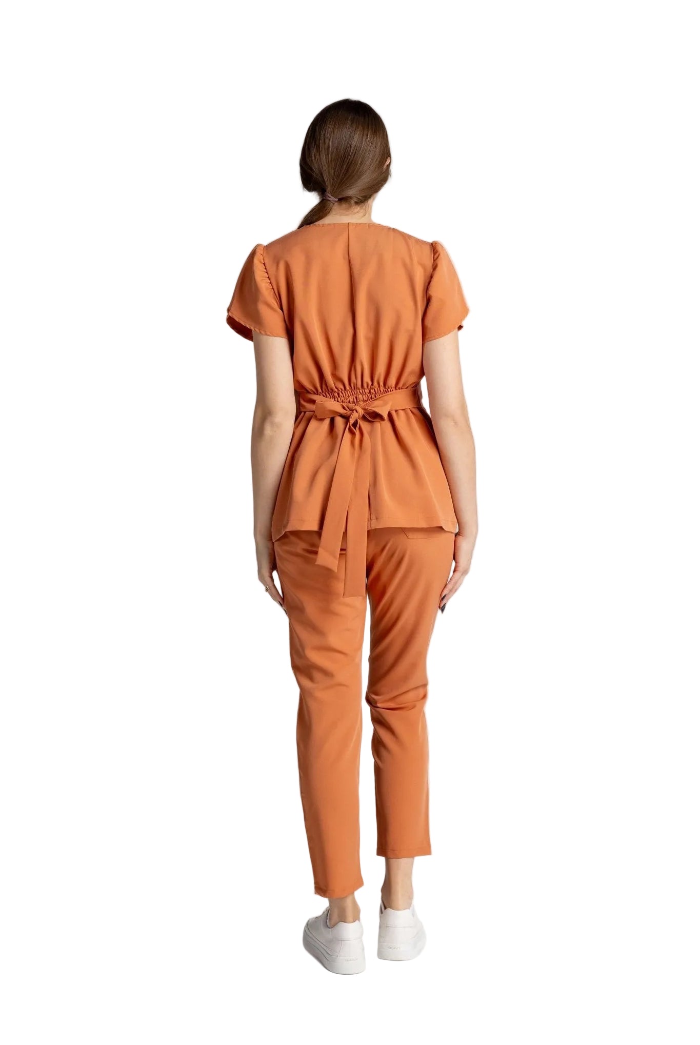 Costum Premium Elastic Sofia - imagine de la spate, model portocalie, design cu mâneci scurte și legătură la talie.