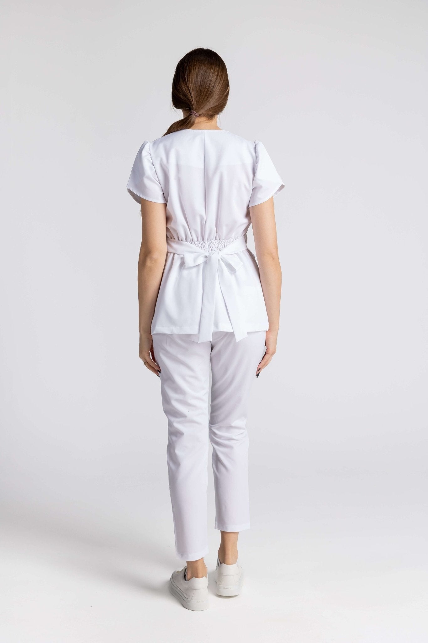 Costum Premium Elastic Sofia, imagine din spate, elegant, cu design distinctiv și confort în mediul profesional.