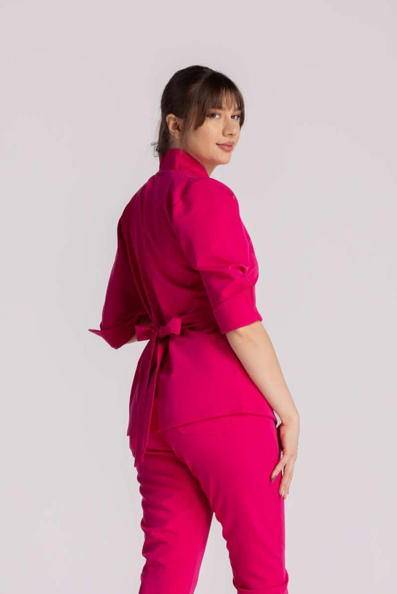 Bluza Elastica Elise roz, elegantă și funcțională, perfectă pentru un look profesional.