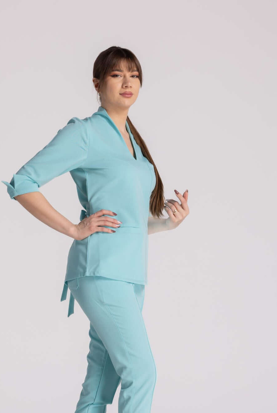 Bluza Elastica Elise - bluza medicală eleganță profesională, confort pentru experții din domeniul sănătății.