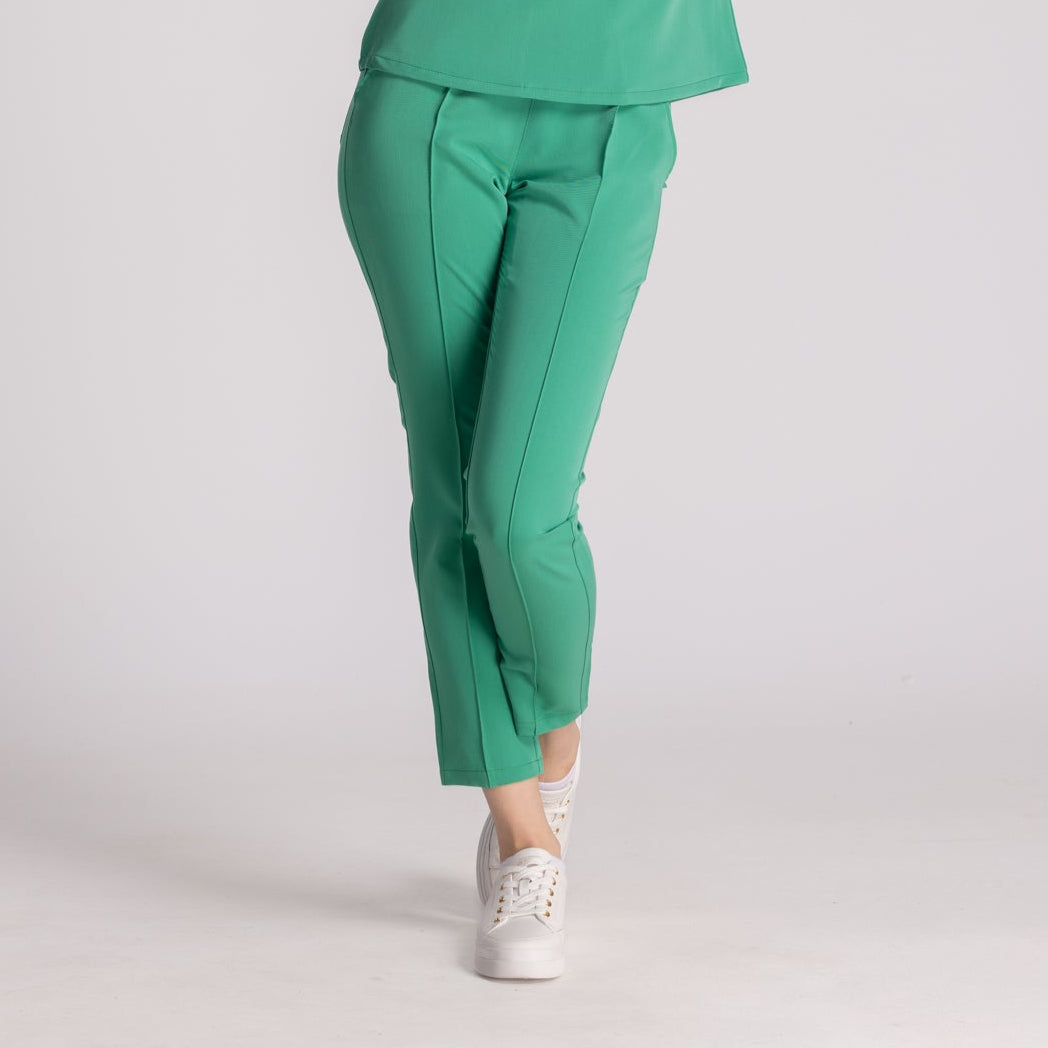 Pantaloni Medicali Elastici Elise, pantaloni verzi confortabili pentru medici, design elegant si functionalitate.