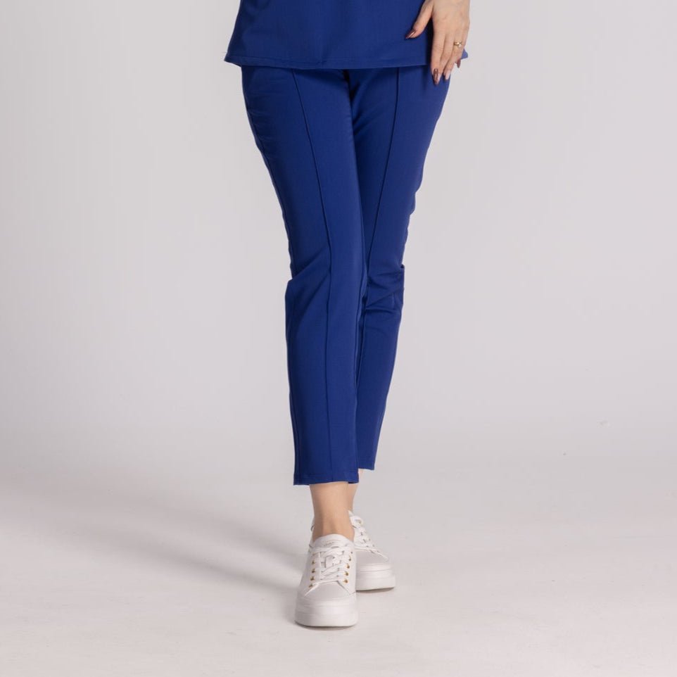 Pantaloni Elastici Elise, pantaloni medicali elastici blue, eleganți și confortabili pentru mediu profesional.